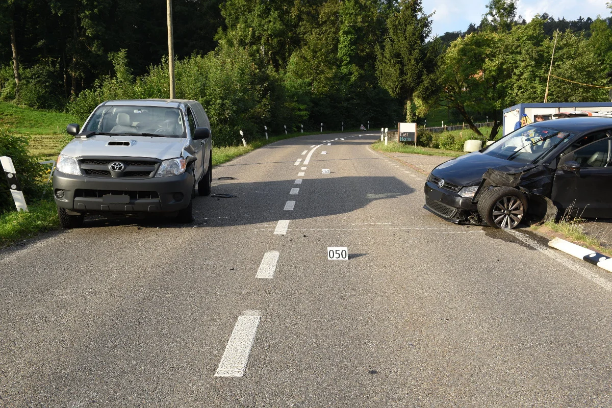 Auto gerät in Dübendorf ZH auf Gegenfahrbahn