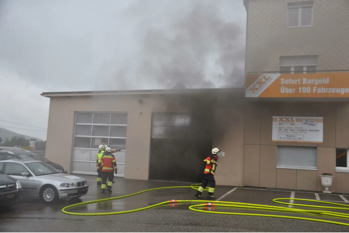 Wangen bei Olten SO - Technischer Defekt verursacht Brand in Garagenbetrieb