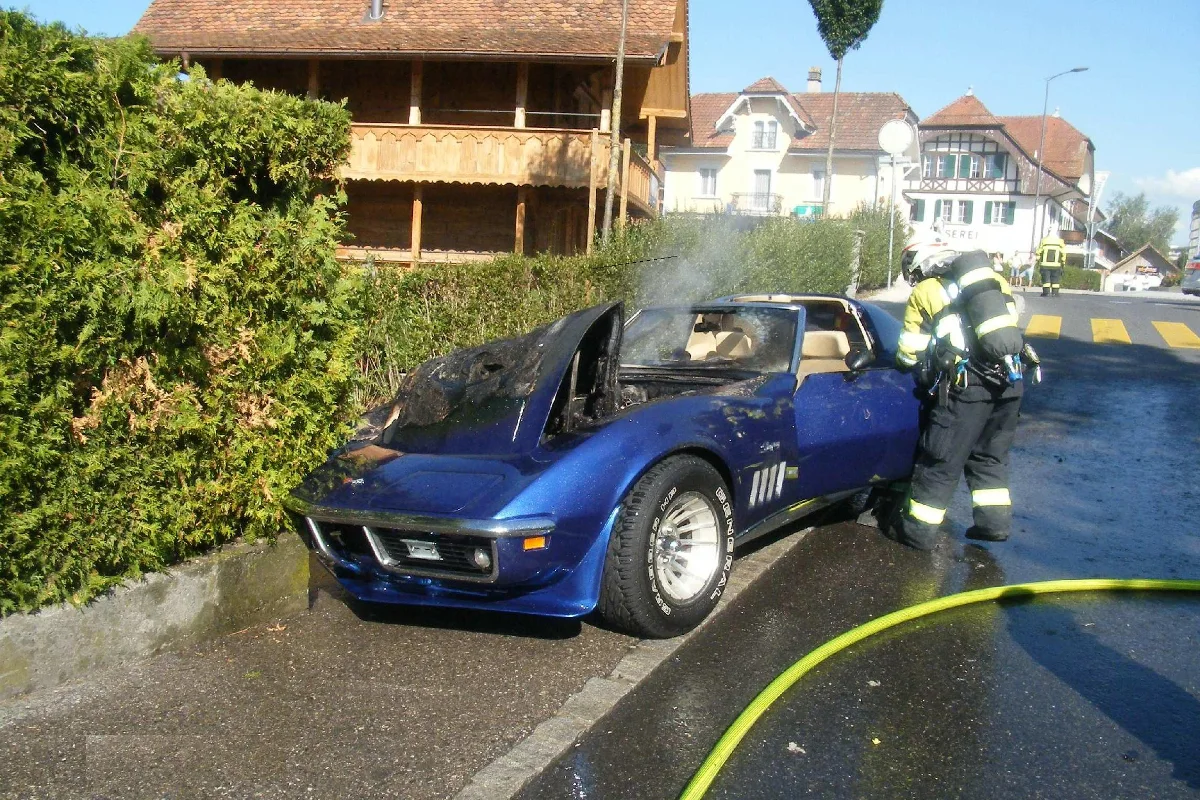 Fahrzeugbrand in Düdingen