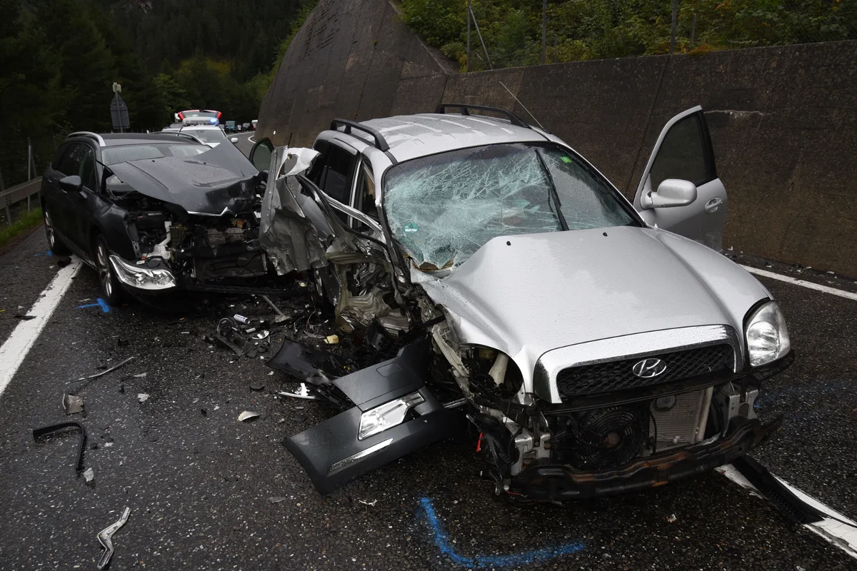 Zillis GR - Zwei Verletzte bei Crash auf der A13