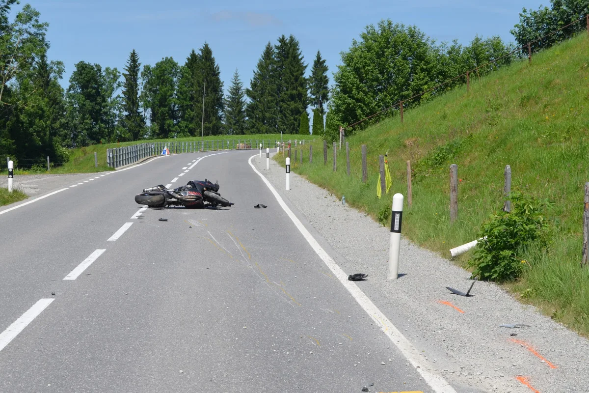 Hundwil AR - Motorradfahrer verunfallt