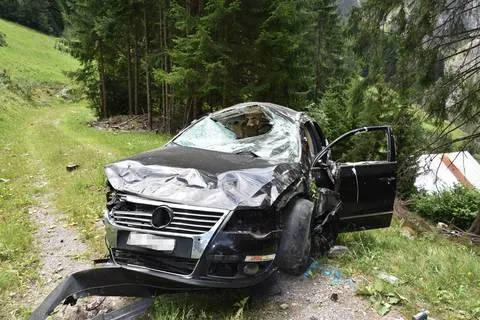 Bergün GR - Auto überschlägt sich heftig - Lenker verletzt