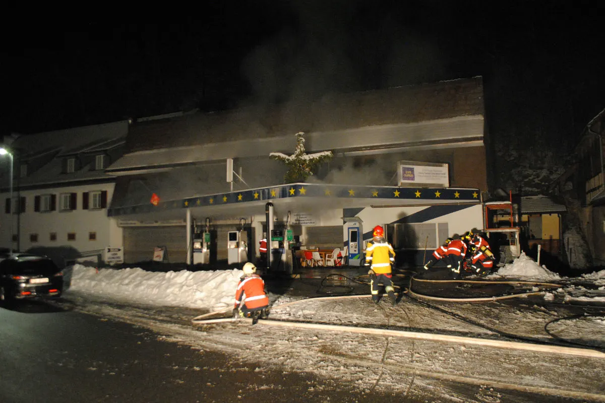Bargen SH - Brand in Tankstellenshop