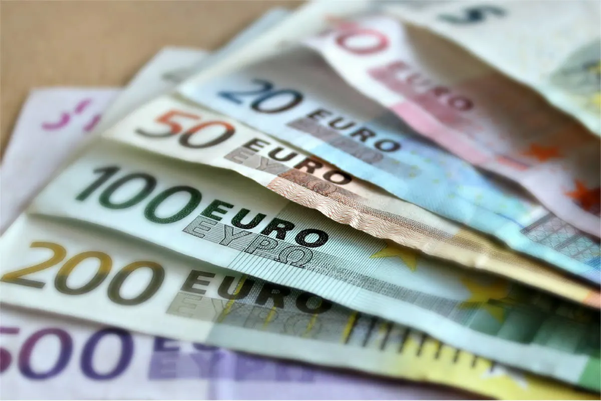 Nieder-Olm NRW - Syrer mit 2.500 Euro in der Unterhose greift Bundespolizisten an