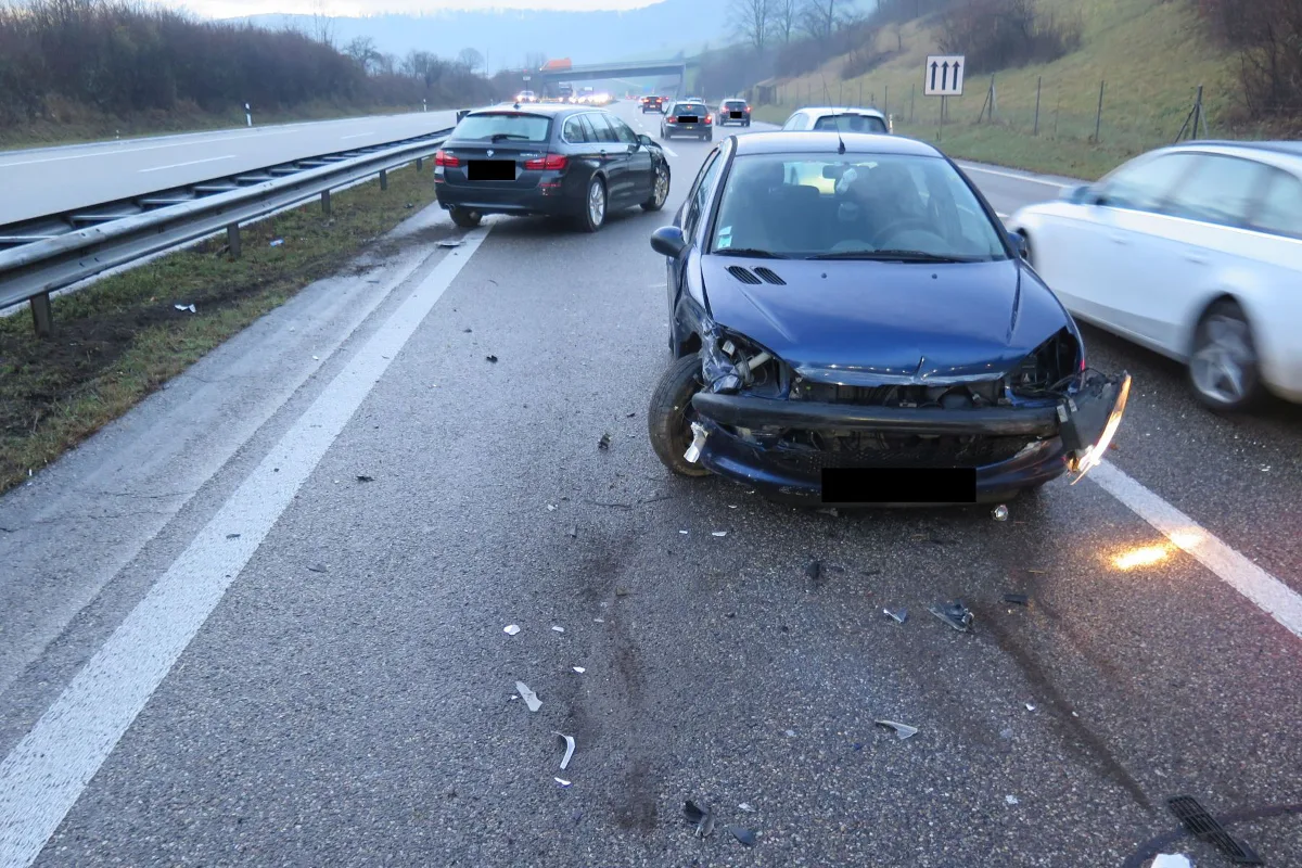 Langer Stau auf der A2 bei Arisdorf