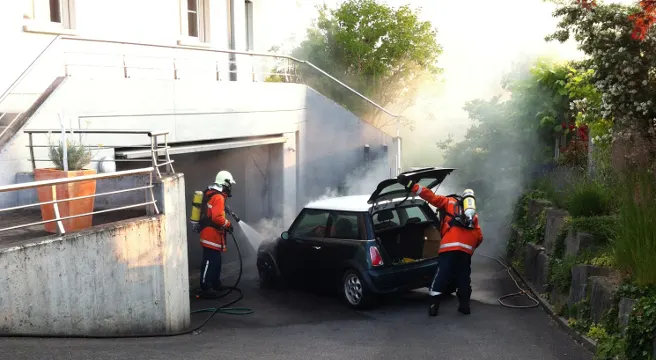 Zwei Autos brennen in Niederbüren