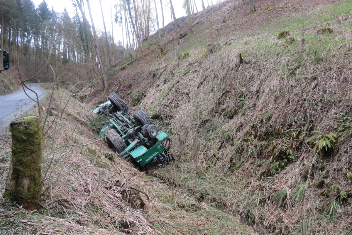 In Schwaderloch mit Arbeitsmaschine verunglückt