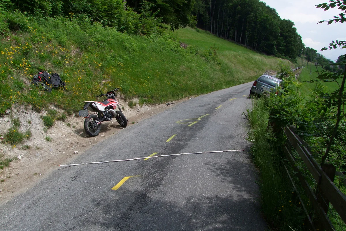 Putz: Motorradlenker verletzt sich bei Frontalcrash mit Auto