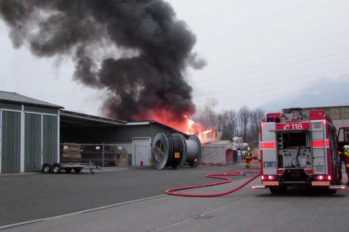Buchs: Lagerhalle brennt komplett nieder