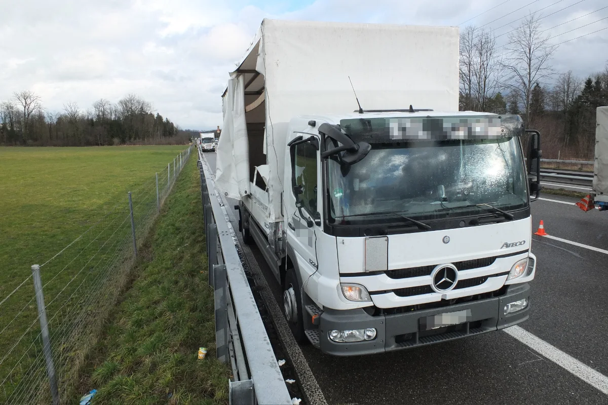 Zwei Kollisionen auf der A1 bei Züberwangen