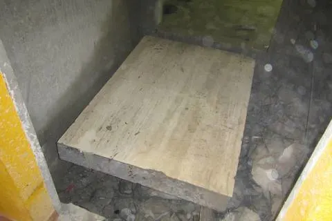St. Gallen SG - Arbeiter unter 650-Kilo-Betonplatte eingeklemmt