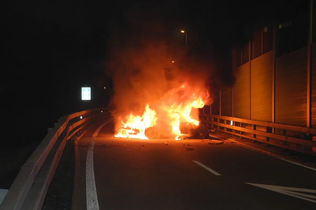 Lachen: Zu stark beschleunigt und Unfall gebaut
