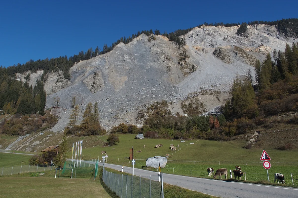 Strasse zwischen Brienz und Lenz vorerst wieder offen
