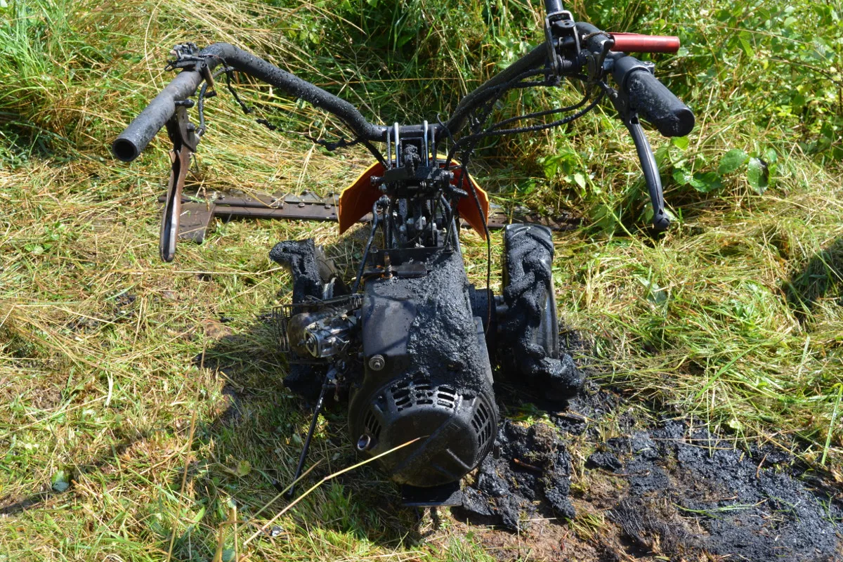 Waldstatt AR: Mähmaschine in Flammen aufgegangen