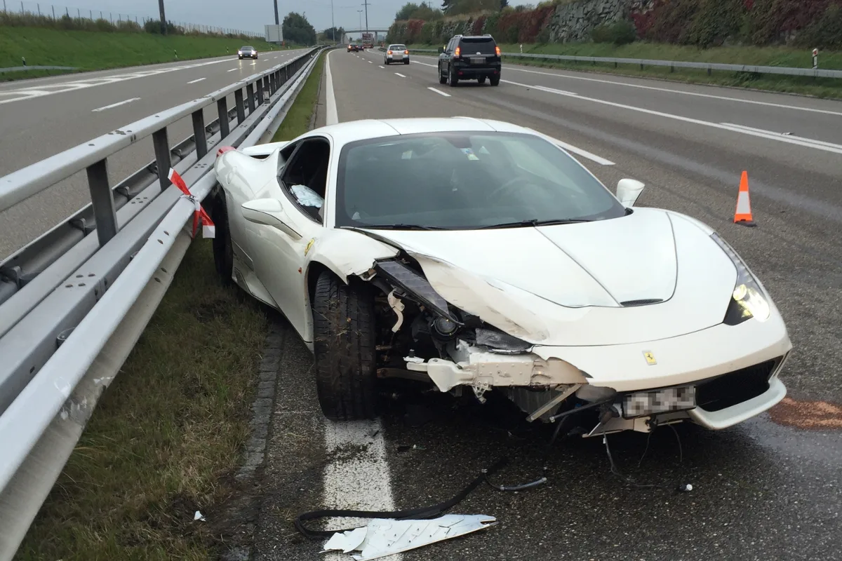 Au SG - Schleuderunfall auf der A13