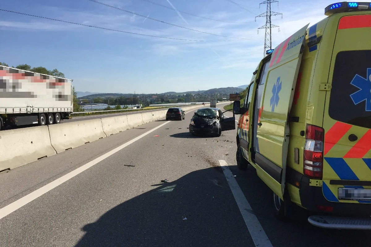 Verletzter bei Unfall auf der A1 in Ried bei Kerzers