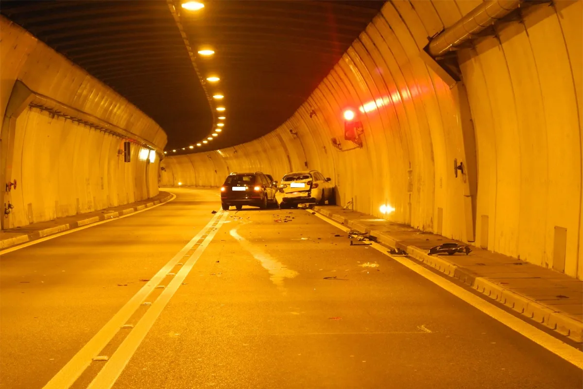 Brunnen SZ: Unfall im Tunnel fordert Verletzte