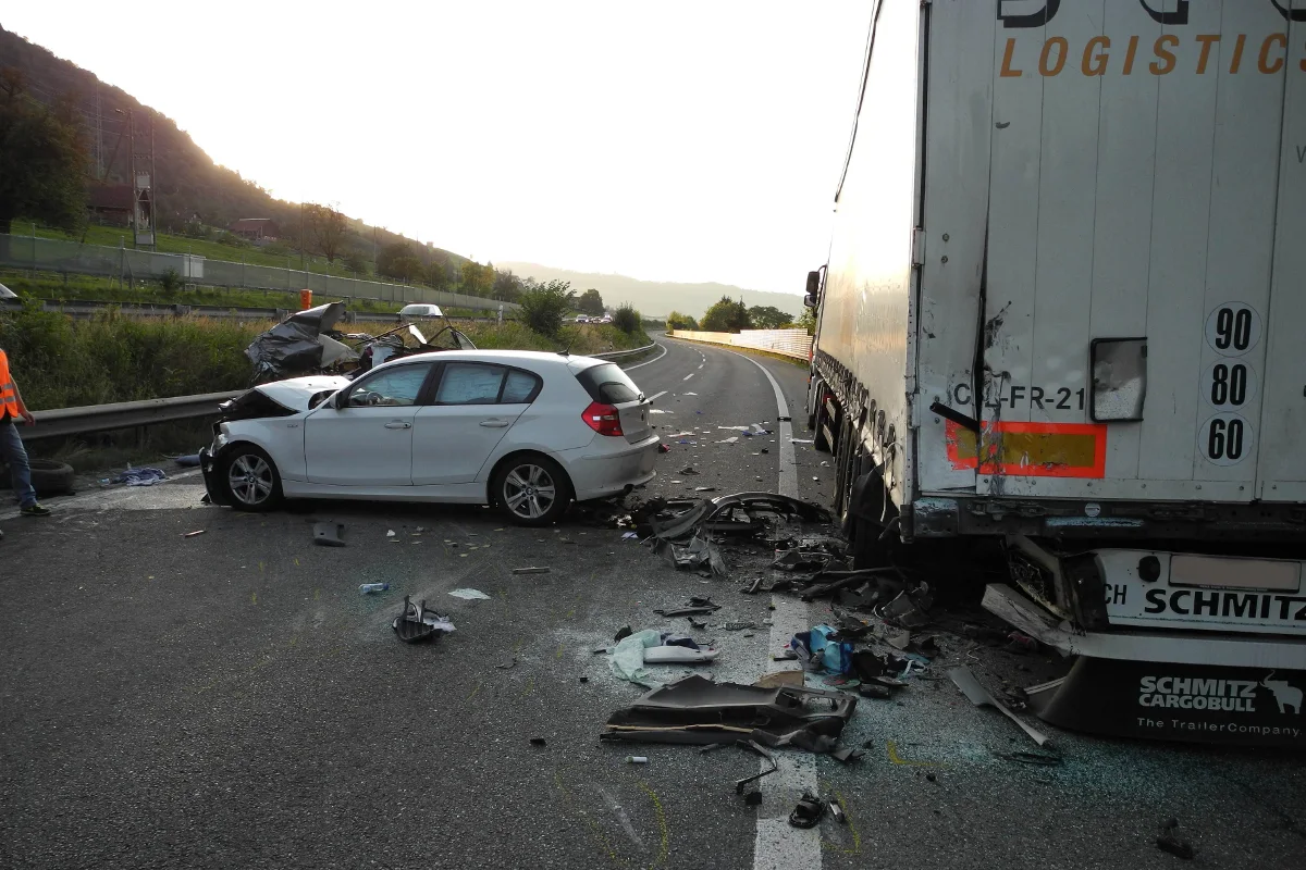 Horror-Unfall auf der A4 bei Immensee - zwei Kleinkinder tot