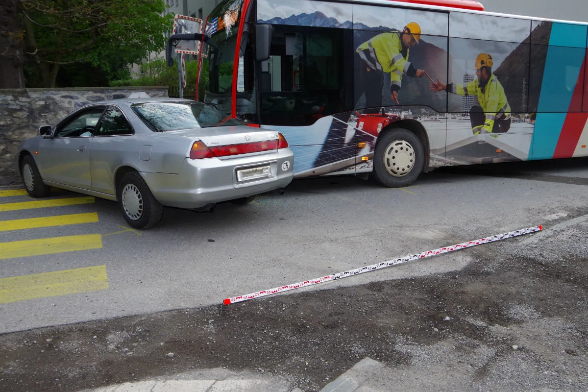 Chur GR - Autofahrerin (74) kollidiert mit Bus und wird verletzt