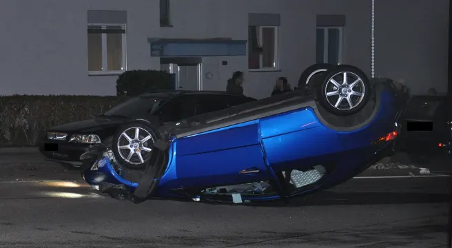 Auto überschlägt sich in Olten