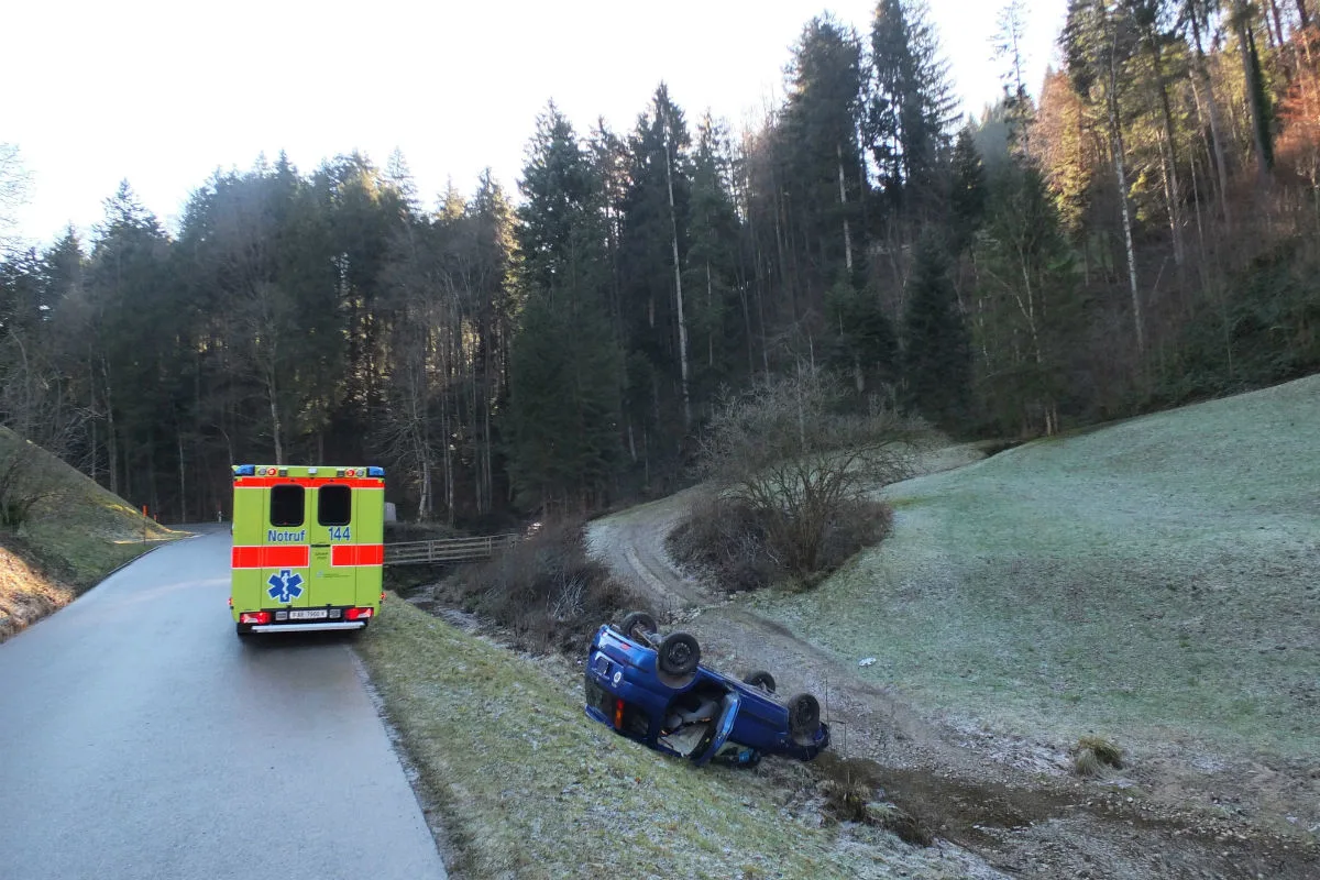 76-Jährige in Hoffeld auf vereister Strasse zu schnell unterwegs