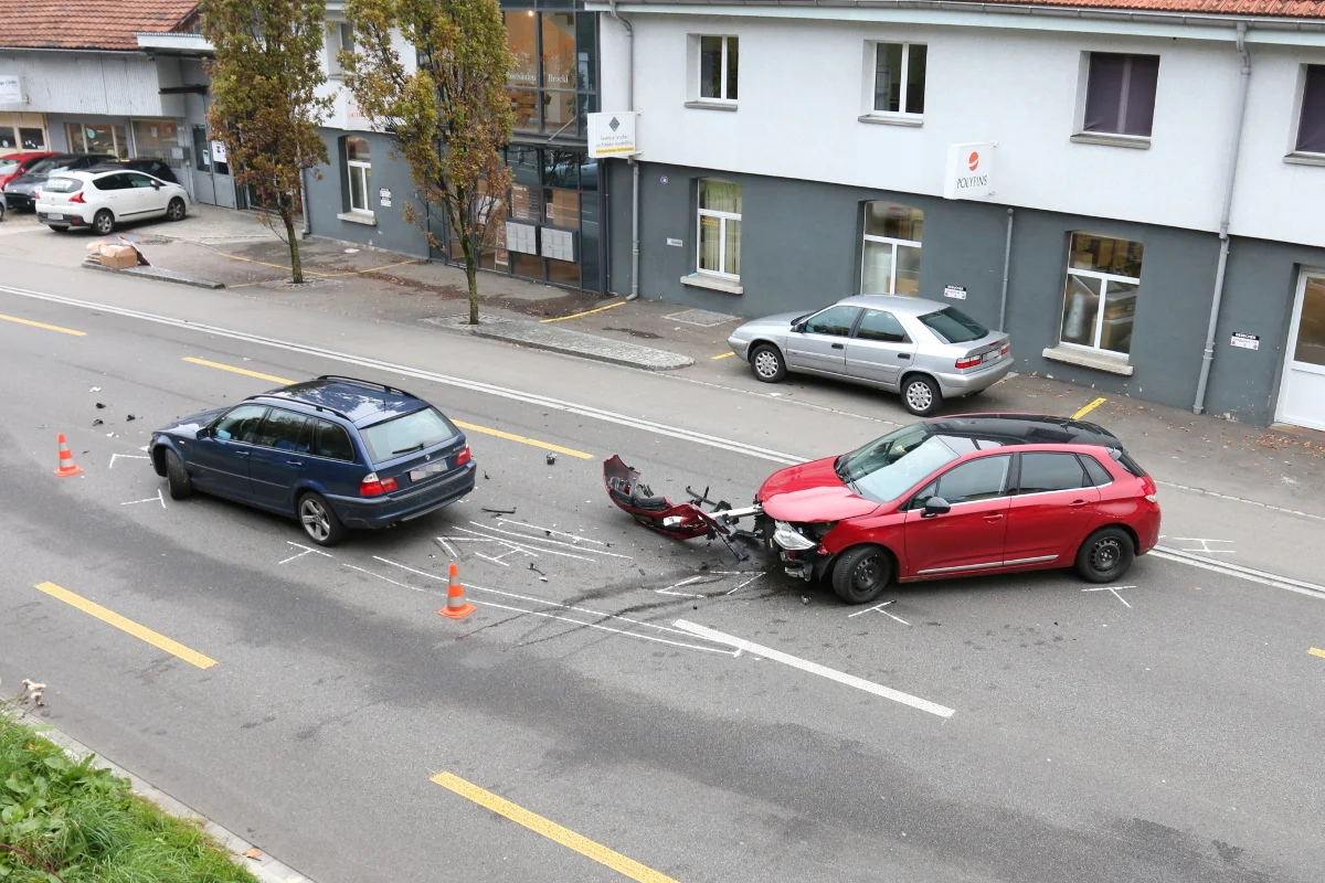 St. Gallen SG - Elektroscooter-Fahrer stösst mit Fussgängerin zusammen
