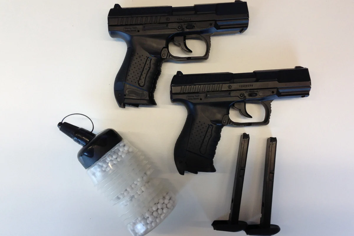 Hünenberg ZG - Polizeieinsatz wegen Softair-Waffen