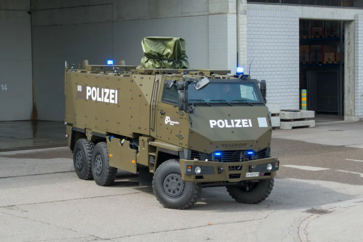 Kantonspolizei Zürich mietet zwei Transportfahrzeuge
