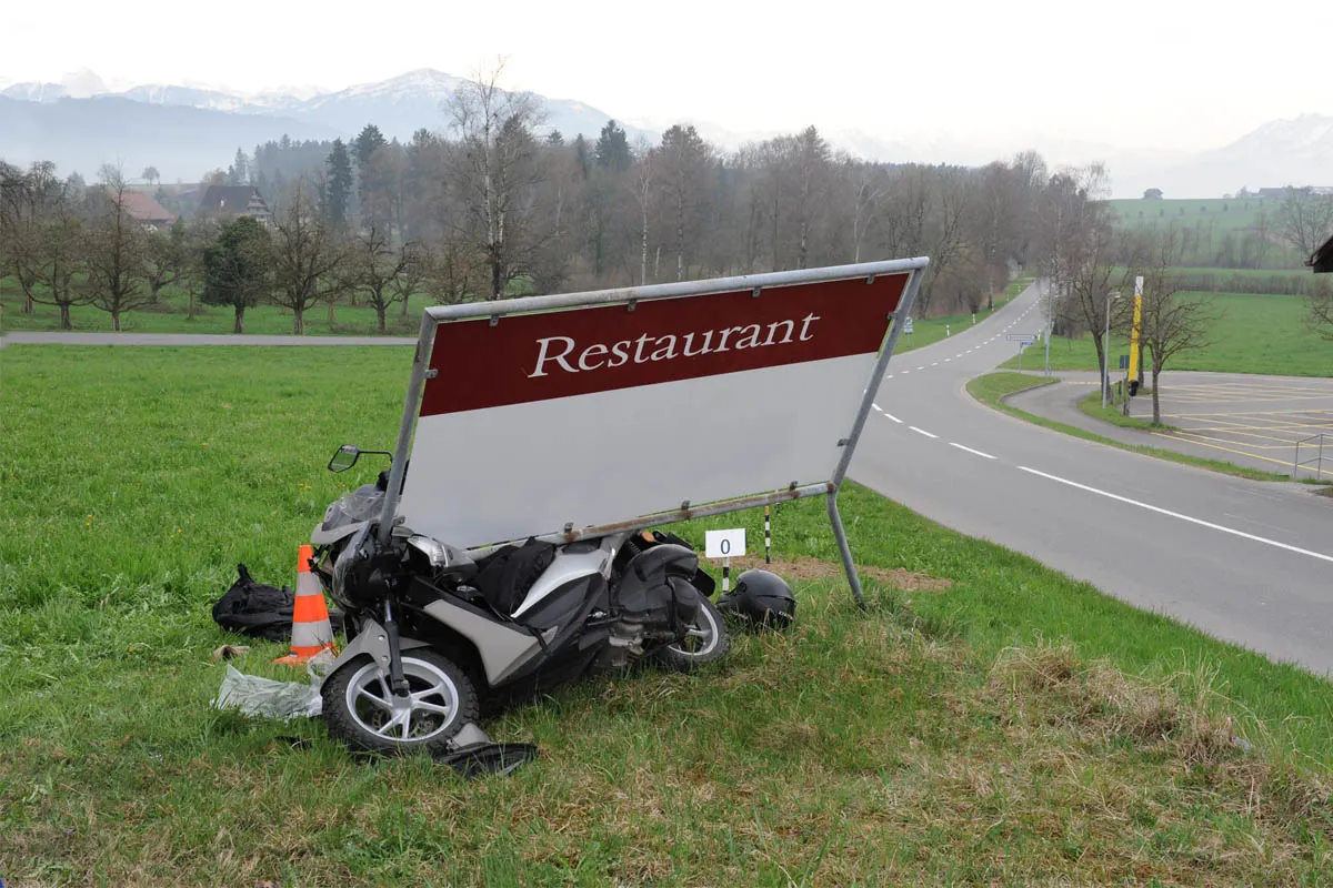 Kappel am Albis: Schwere Verletzungen nach Selbstunfall