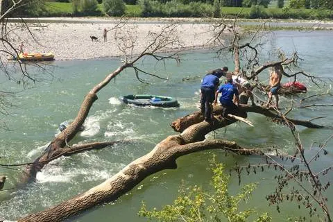 Neunforn TG - Kinder und Erwachsene aus der Thur gerettet