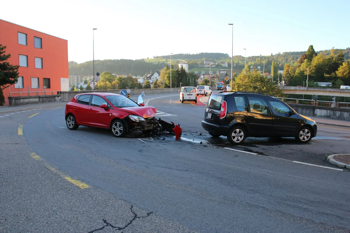 St. Gallen SG - Lieferwagen verliert Ersatzrad