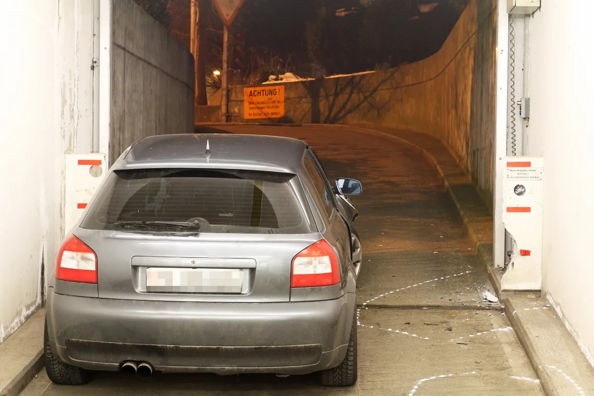 Alkoholisiert in St. Galler Parkgarage Crash gebaut