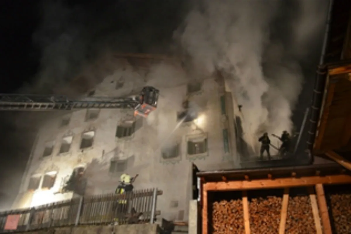 Brand mit grossem Sachschaden in Filisurer Dreifamilienhaus