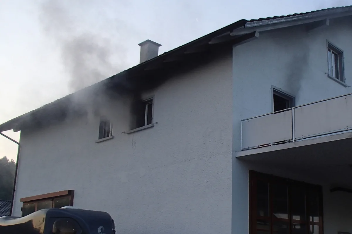 Muhen AG - Bewohnerin nach Küchenbrand ins Spital übgeführt 