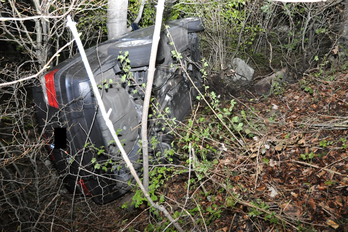 Triesenberg: Auto über Böschung gestürzt