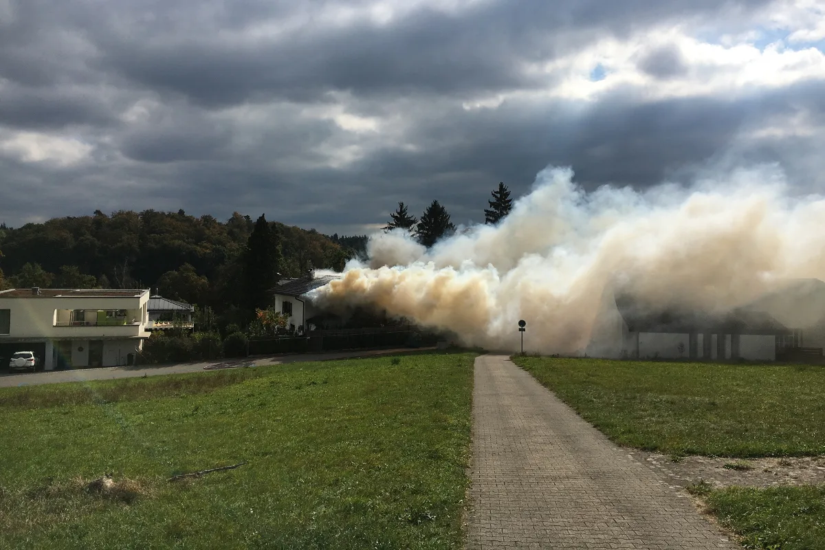 Kloten ZH - Feuer beschädigt Einfamilienhaus stark