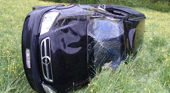 Schweizerin verursacht in Densbüren Alleinunfall mit Totalschaden