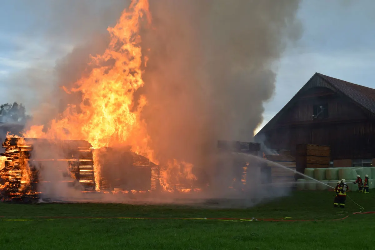 Grossbrand in Sägewerk bei Hochdorf