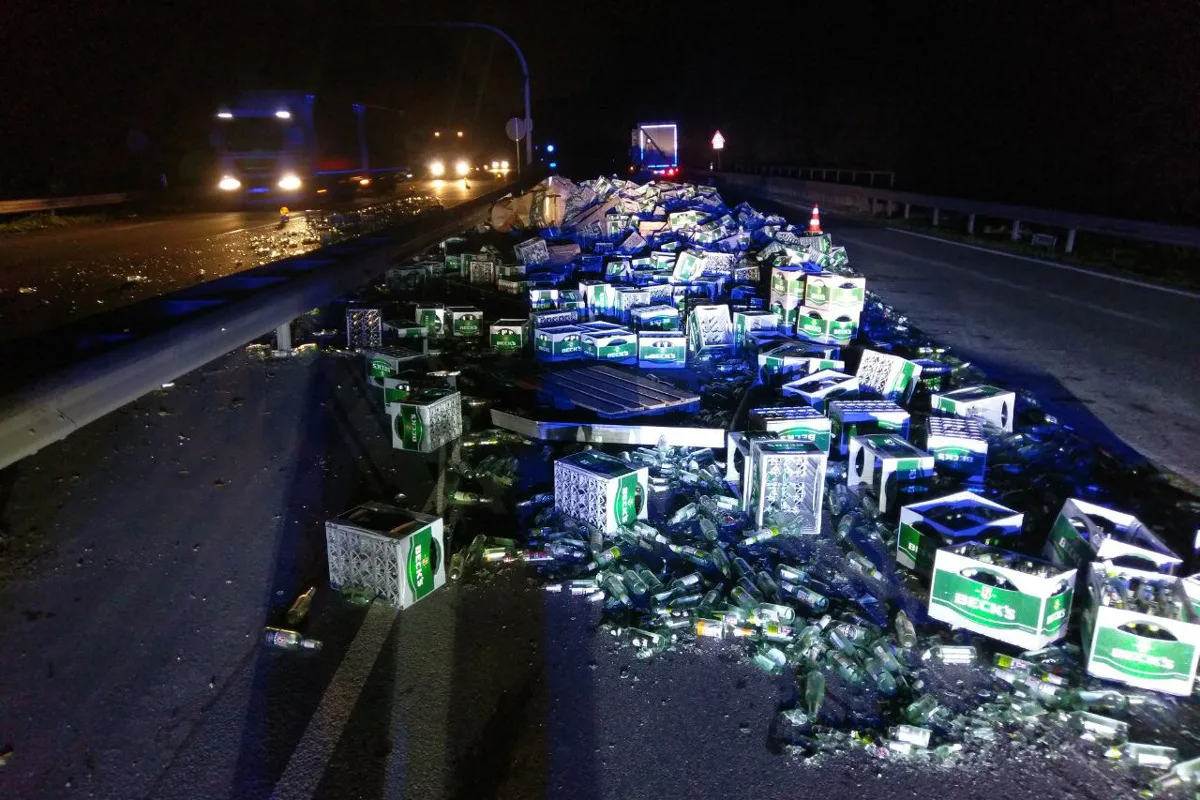 Bremen HB - Bier strömt auf Autobahnzubringer