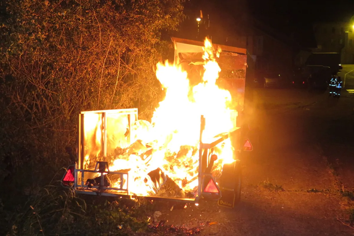 Brand eines Anhängers in Allschwil - Zeugenaufruf