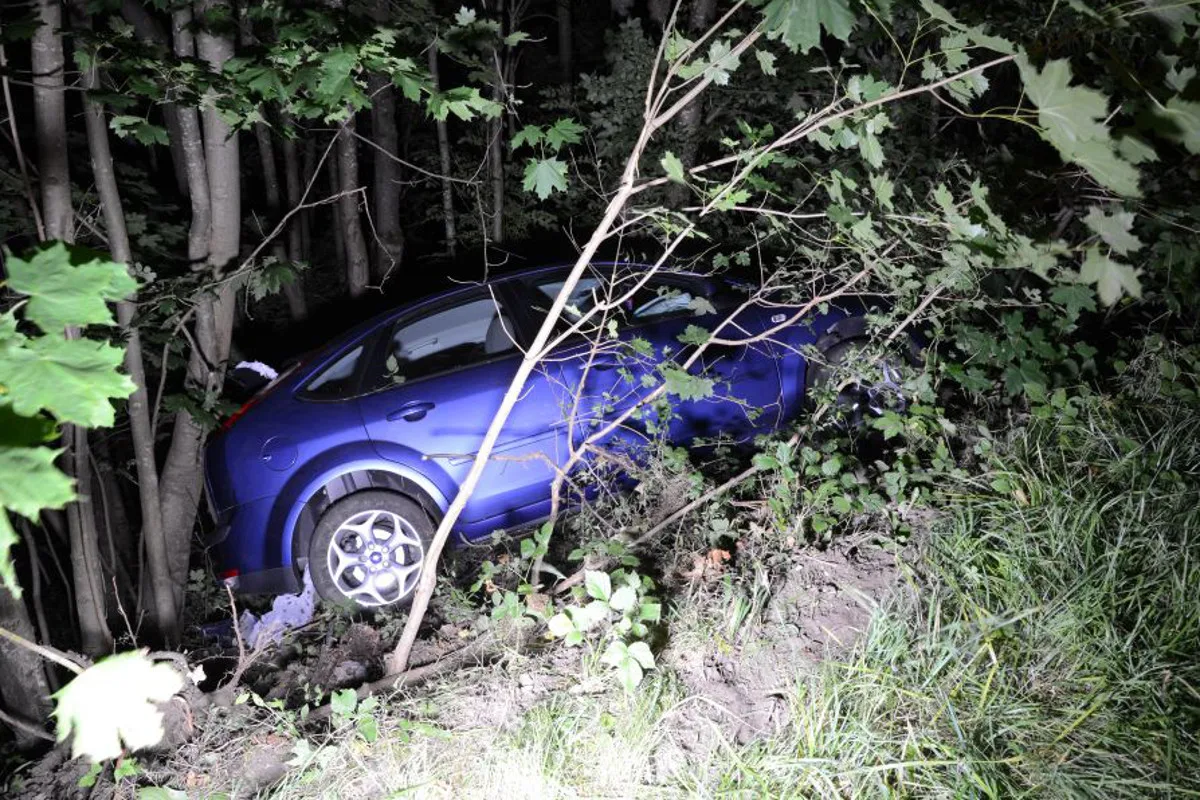 Läufelfingen BL - Zwei Leichtverletzte nach heftigem Crash