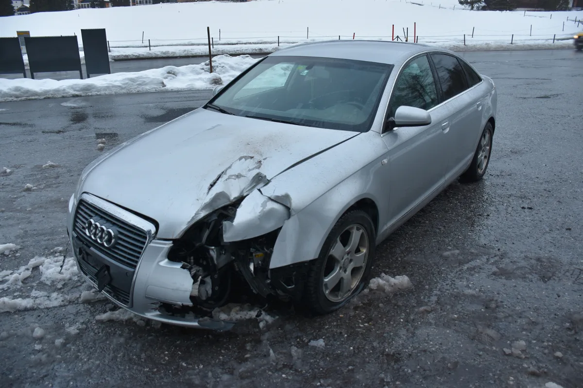 Flims GR - Audi-Fahrer haut nach Selbstunfall ab