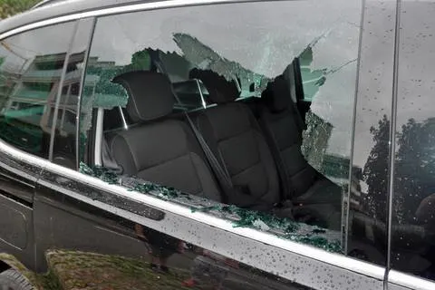 Liechtenstein FL - Garage und Autos beschädigt