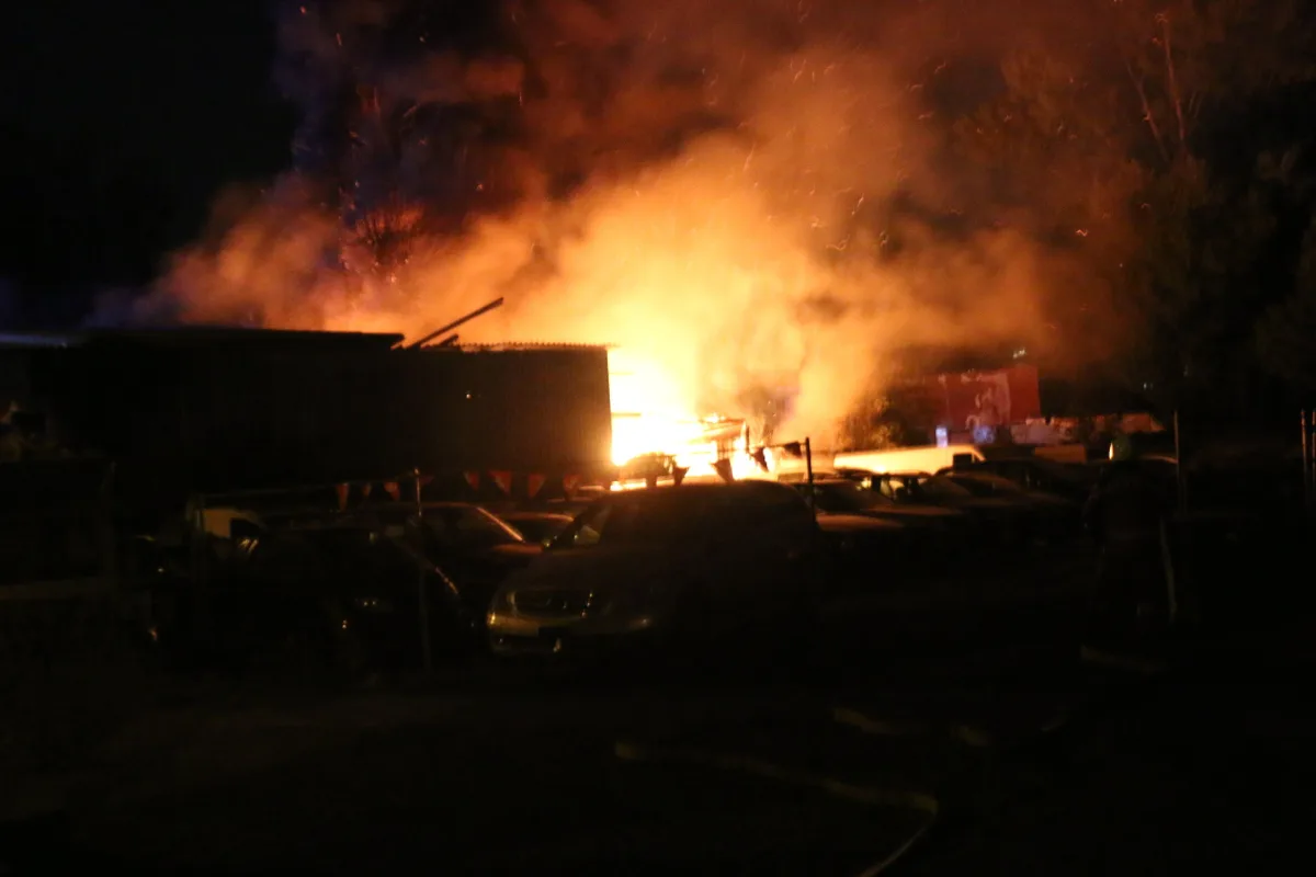 Brand in Dietikoner Autohandel