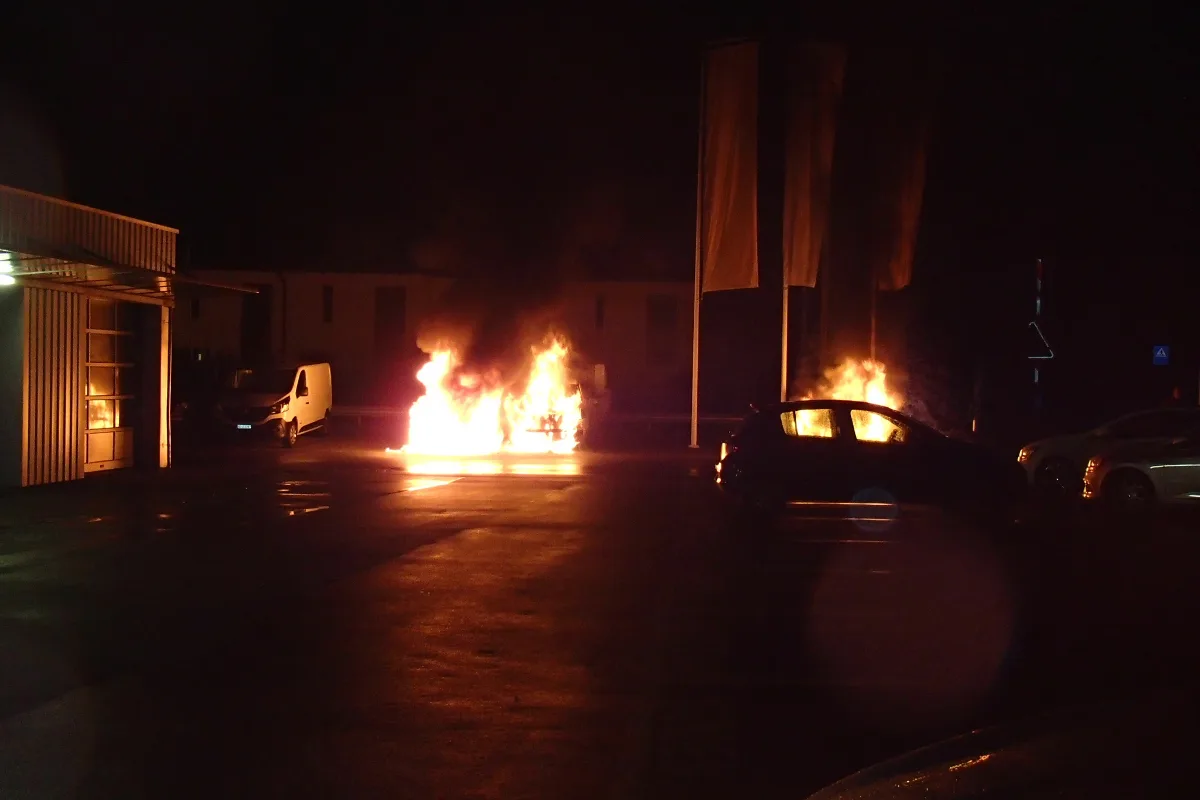 Dättwil AG - Feuerteufel steckt drei Autos in Brand - Zeugenaufruf