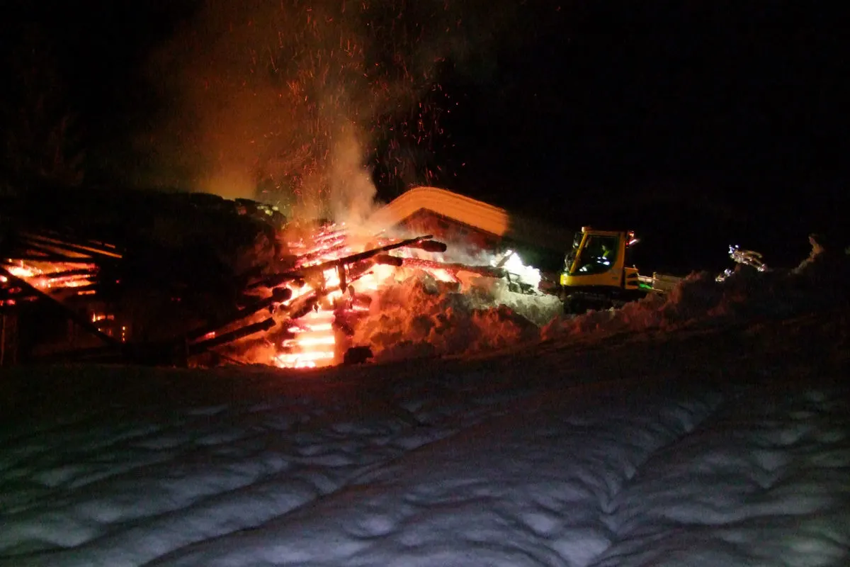 Klosters GR - Stall durch Vollbrand zerstört
