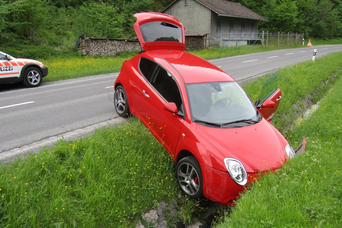 In Mollis von der Strasse abgekommen