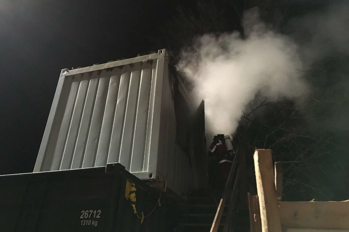 Männedorf ZH - Baucontainer fängt Feuer