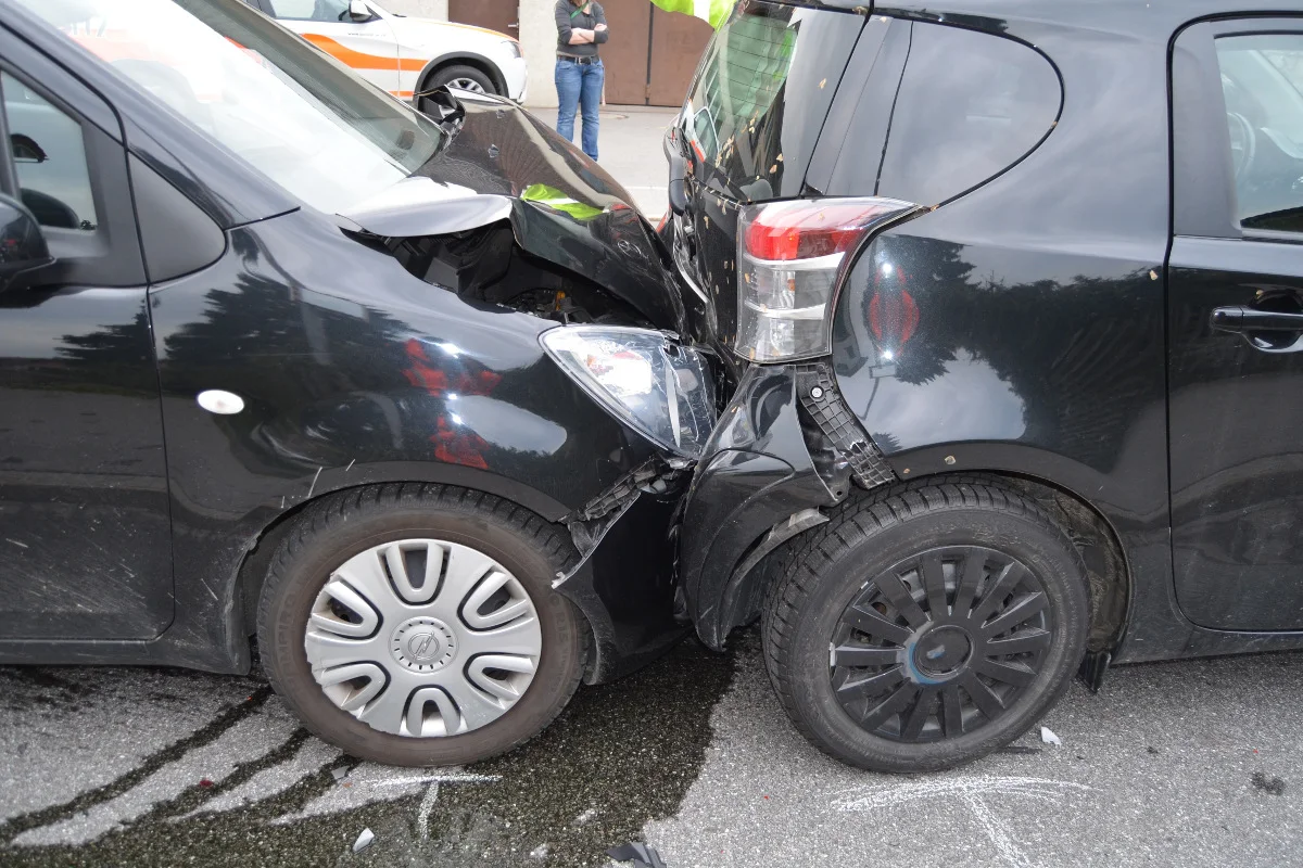Auffahrcrash mit drei Autos in Gais
