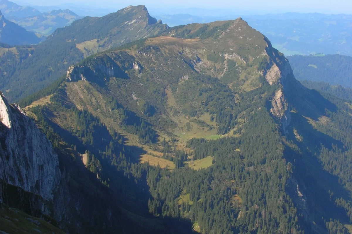 Schwarzenberg LU - Wanderer stürzt am Mittaggüpfi über Felswand in den Tod